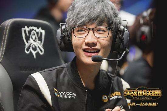 成绩单耀眼 成绩单耀眼